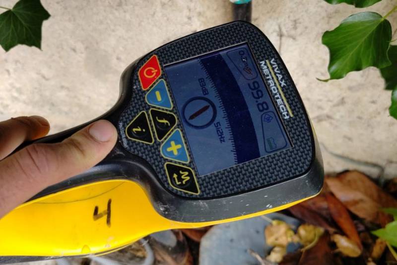 Exemple d'appareil utilisé pour la détection sans casse d'une fuite d'eau dans le sol à Cabriès , Pays d'Aix